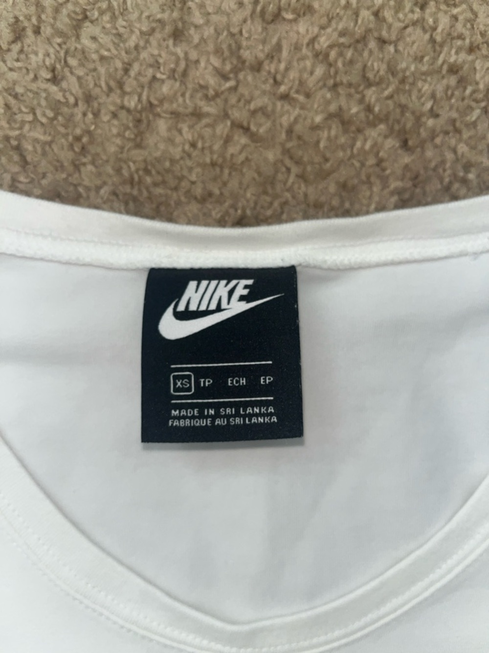 Nike top - Picture 2 of 3